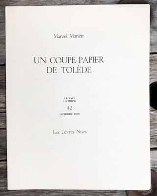 Item #26913 Un Coupe-Papier de Tolede. Le Fait Accompli 42. Marcel Mariën